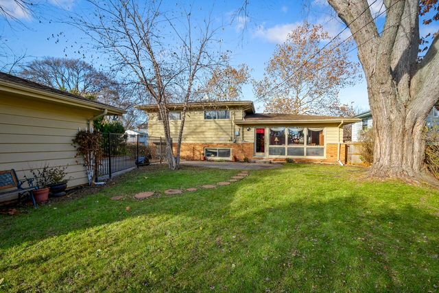 613 Lisa Road West Dundee, IL 60118 - Photo 7 of 20