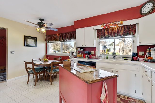 613 Lisa Road West Dundee, IL 60118 - Photo 10 of 20