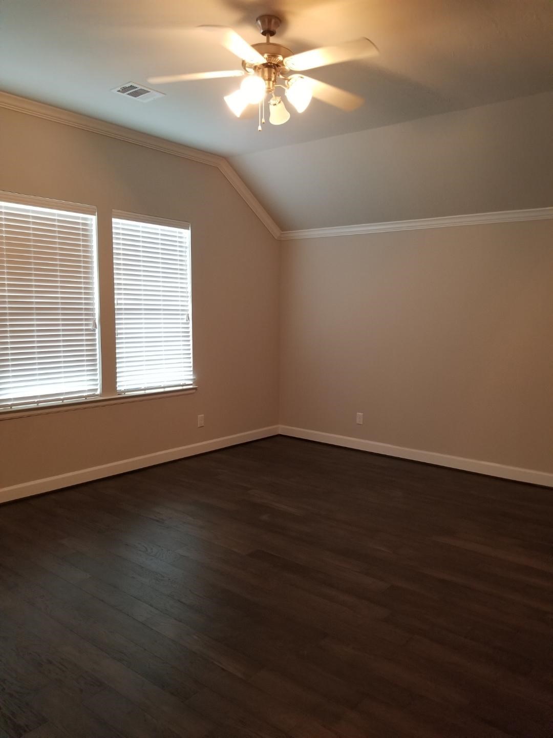 5326 Larkin Street Houston, TX 77007 - Photo 17 of 20 Spacious primary bedroom with lots of light filled windows.