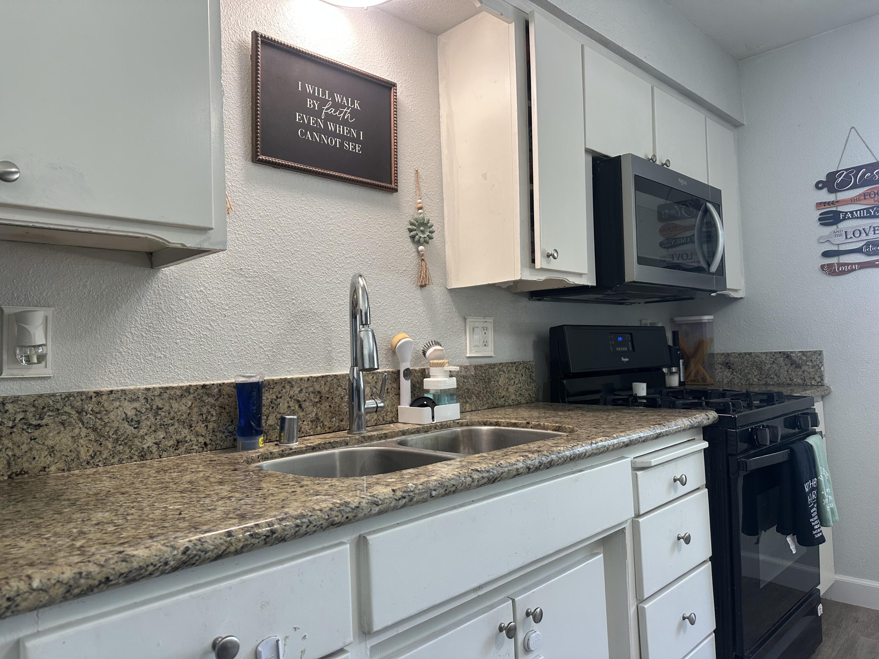 1074 Raymond Road Hanford, CA 93230 - Photo 8 of 33 IMG_1294
