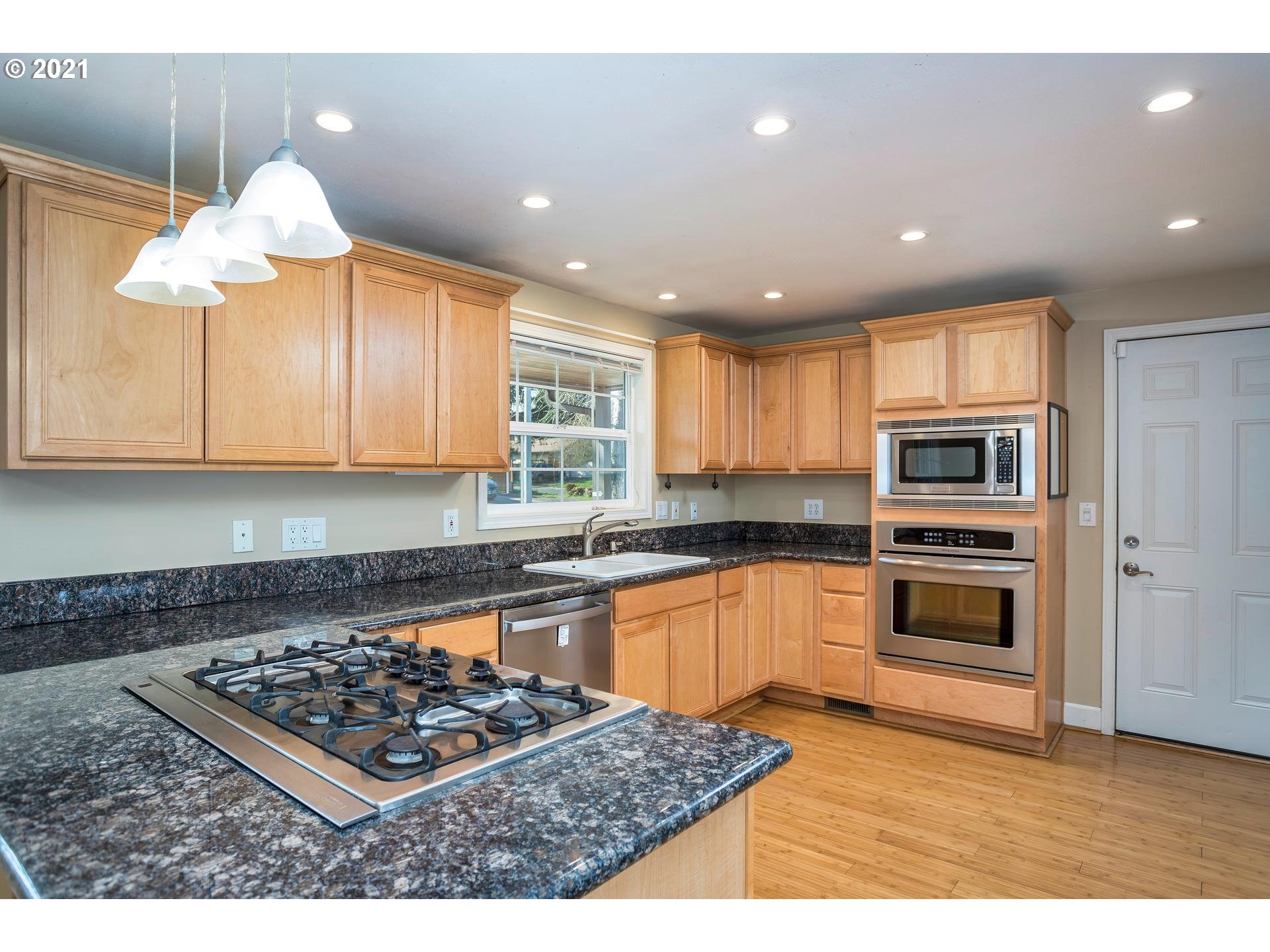 20633 Southwest Rosa Drive Beaverton, OR 97078 - Photo 8 of 27 Gallery Image 8