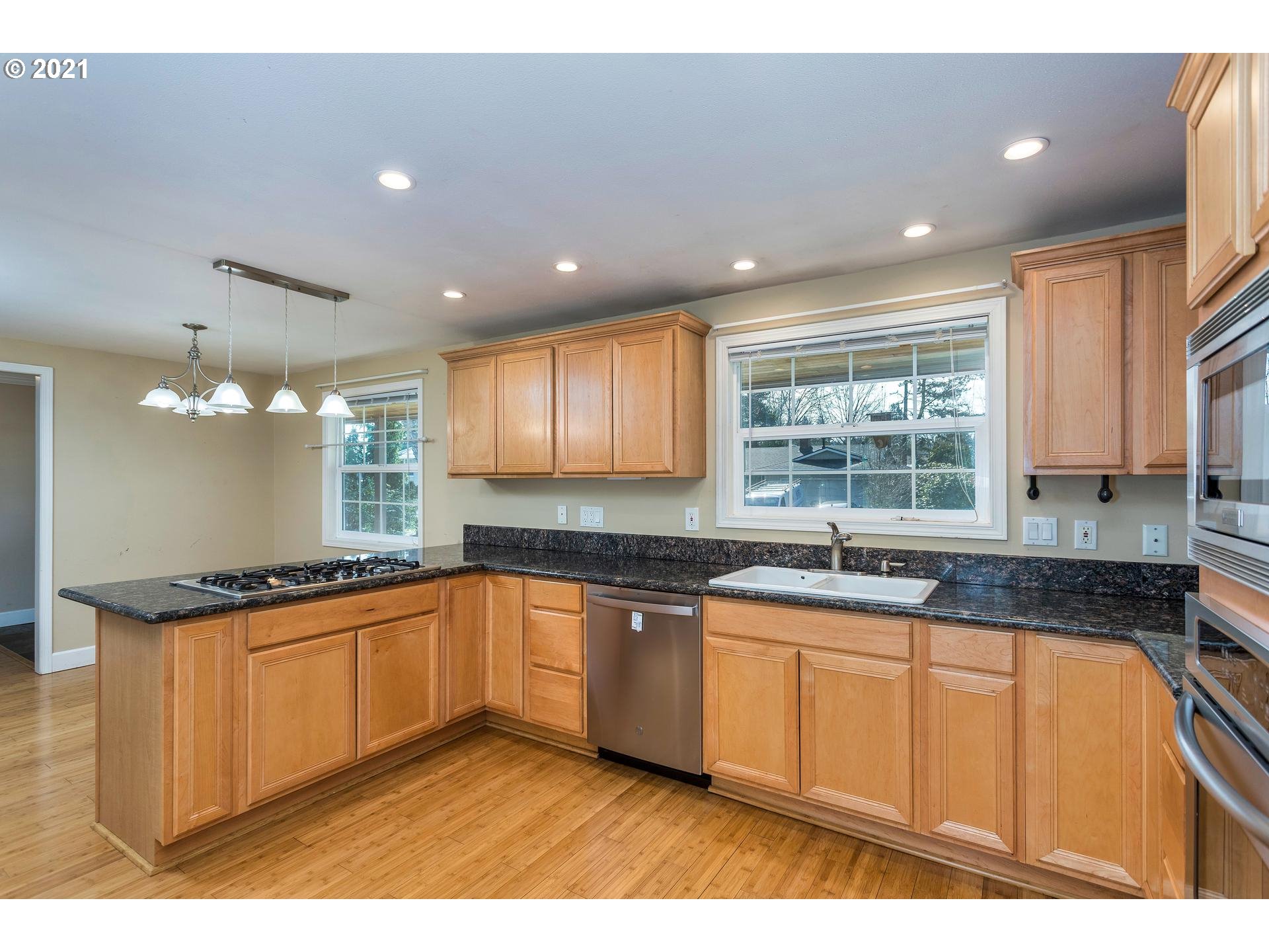 20633 Southwest Rosa Drive Beaverton, OR 97078 - Photo 10 of 27 Gallery Image 10