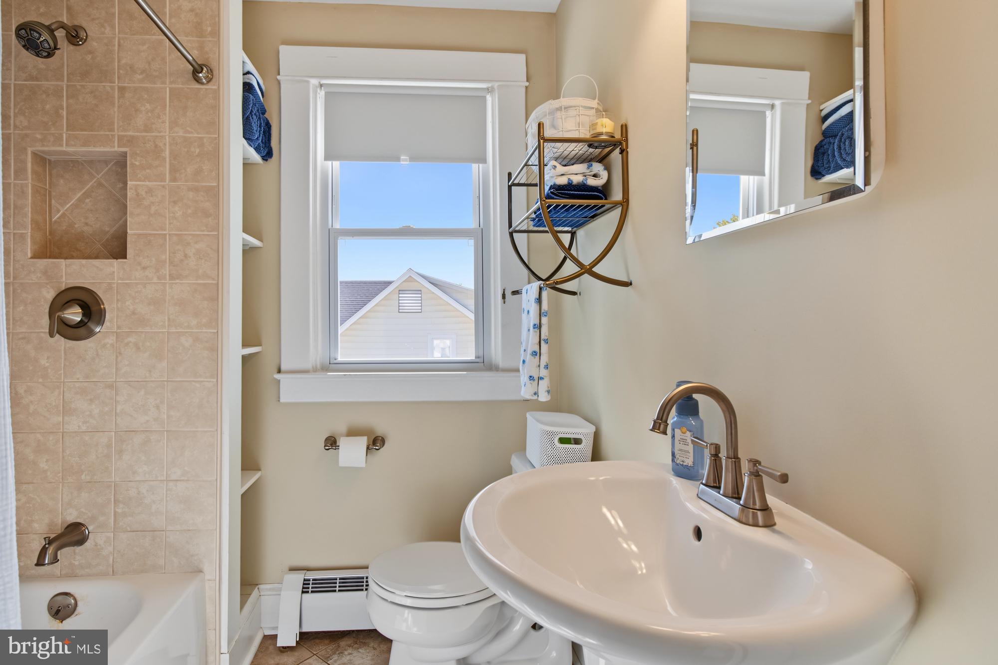 2811 Pinewood Avenue Baltimore, MD 21214 - Photo 28 of 51 First full bathroom