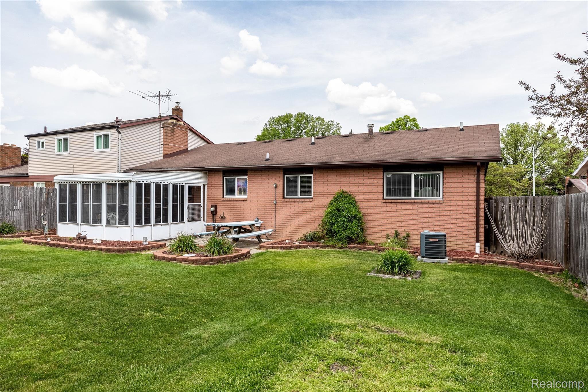 44103 Arlington Road Canton, MI 48187 - Photo 28 of 31 6.Back
