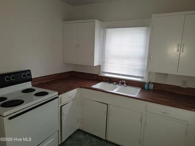 $1,300 | 104 North Library Street, Greenville, NC 27858