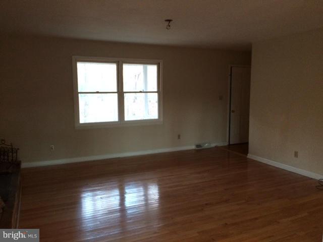 110 Meadows Road Fredericksburg, VA 22406 - Photo 12 of 26 Living Room