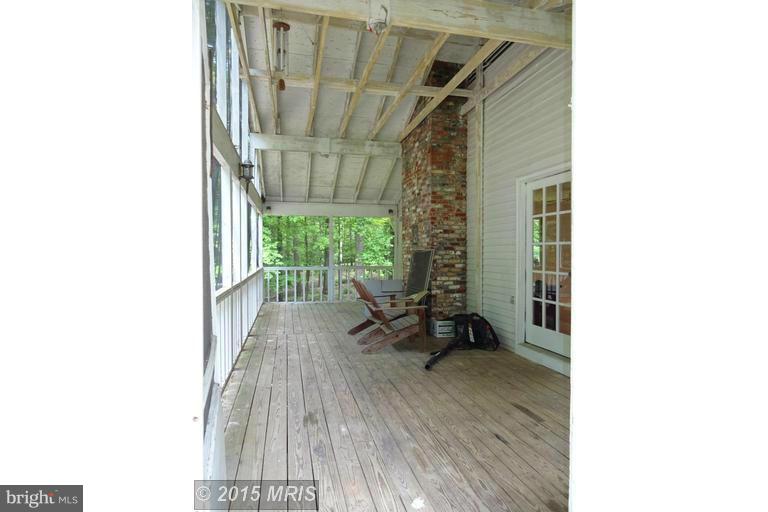 110 Meadows Road Fredericksburg, VA 22406 - Photo 7 of 26 Side screened in porch