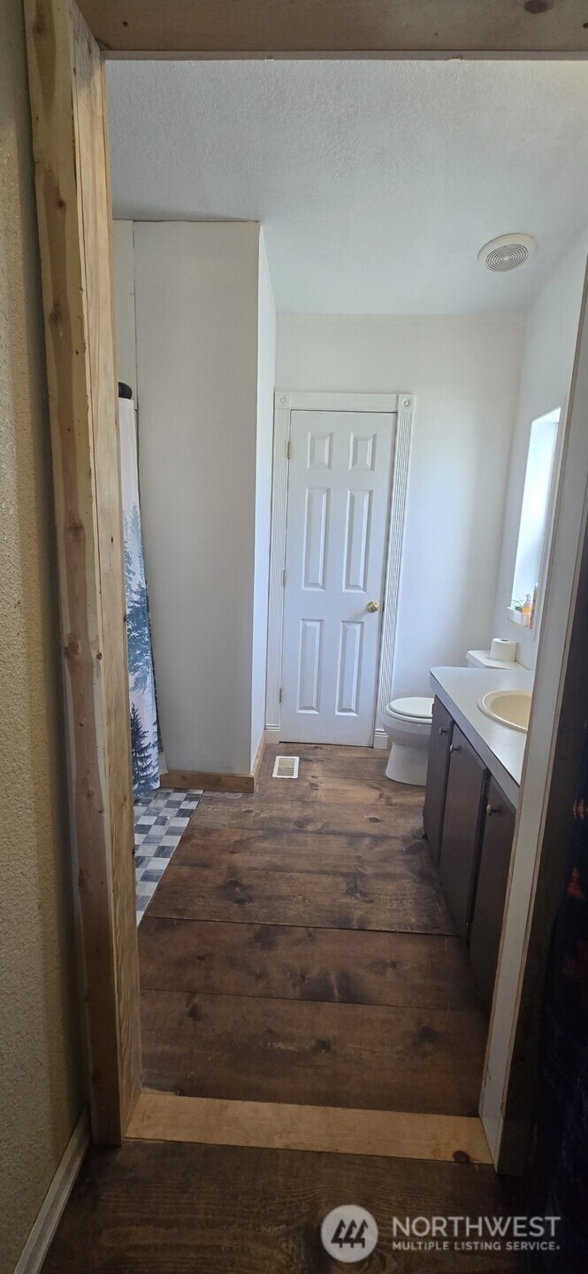 123 Barton Road Rochester, WA 98579 - Photo 23 of 25 a view of entryway with wooden floor