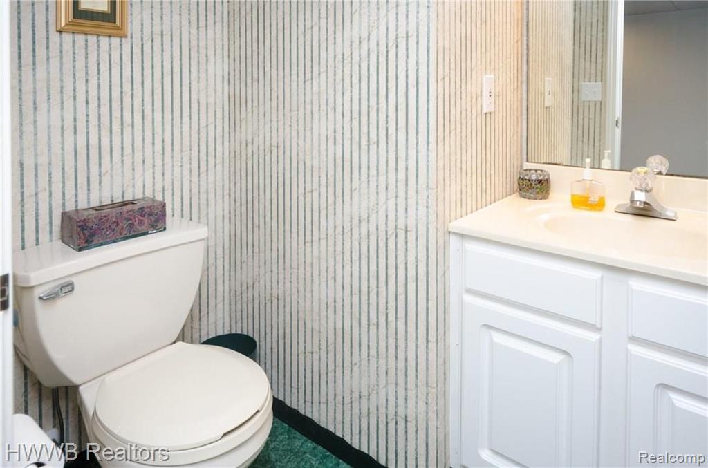 867 Augusta Drive Rochester Hills, MI 48309 - Photo 23 of 34