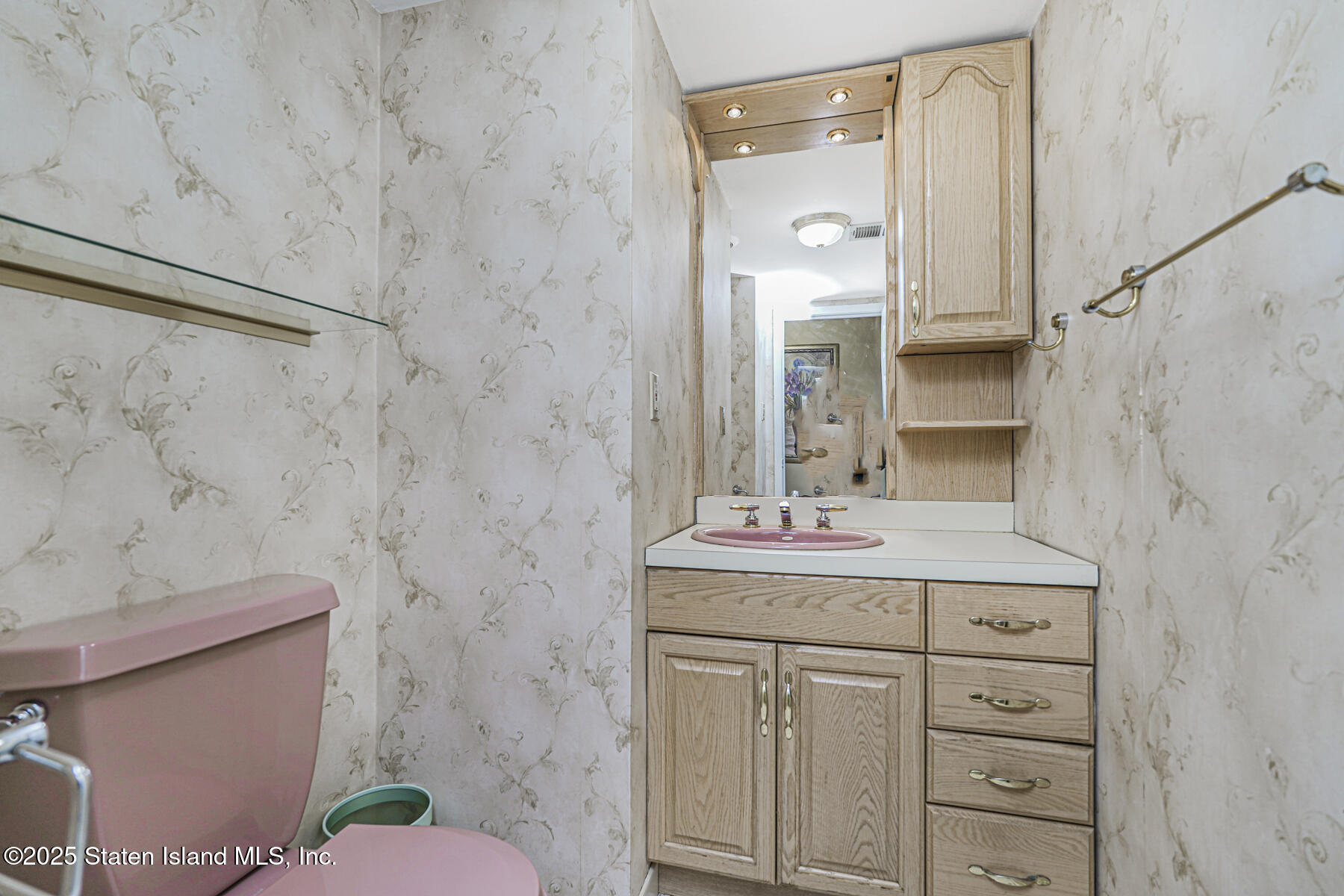 194 Annadale Road Staten Island, NY 10312 - Photo 23 of 45 Photo Dec 02 2025, 1 05 22 PM