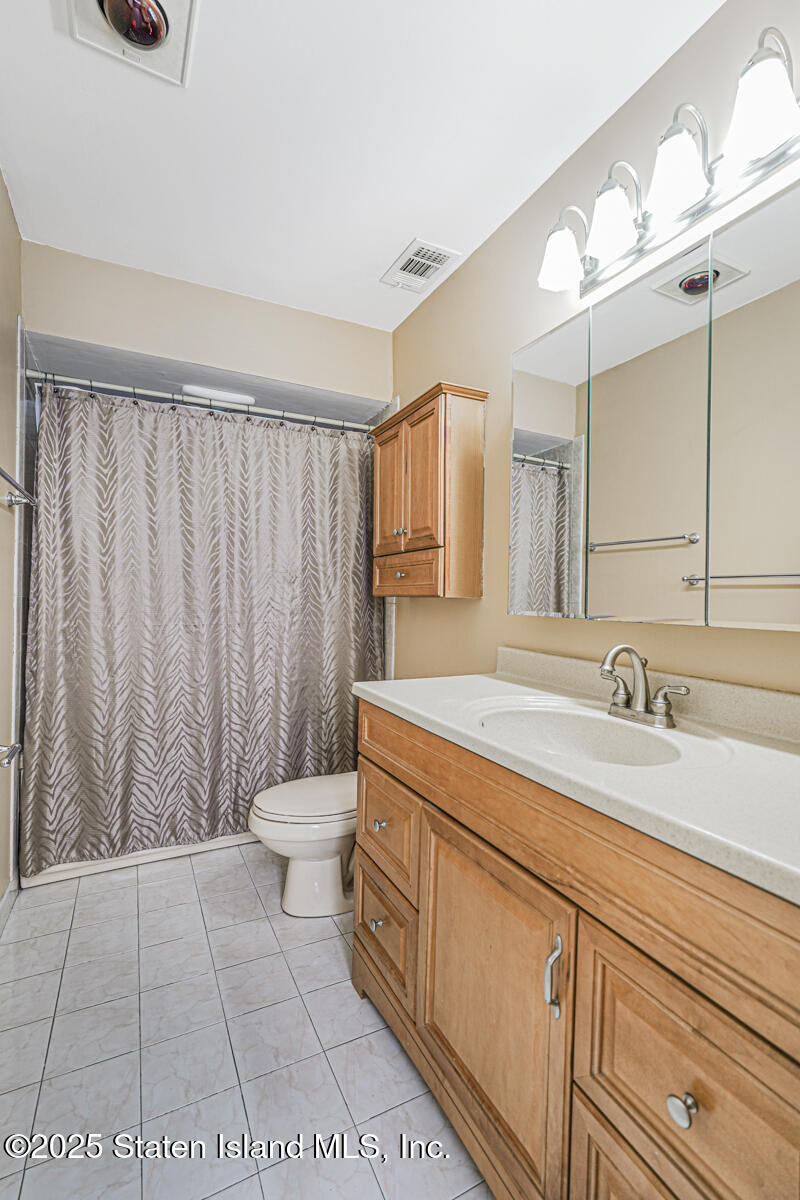 194 Annadale Road Staten Island, NY 10312 - Photo 26 of 45 Photo Dec 02 2025, 1 13 11 PM