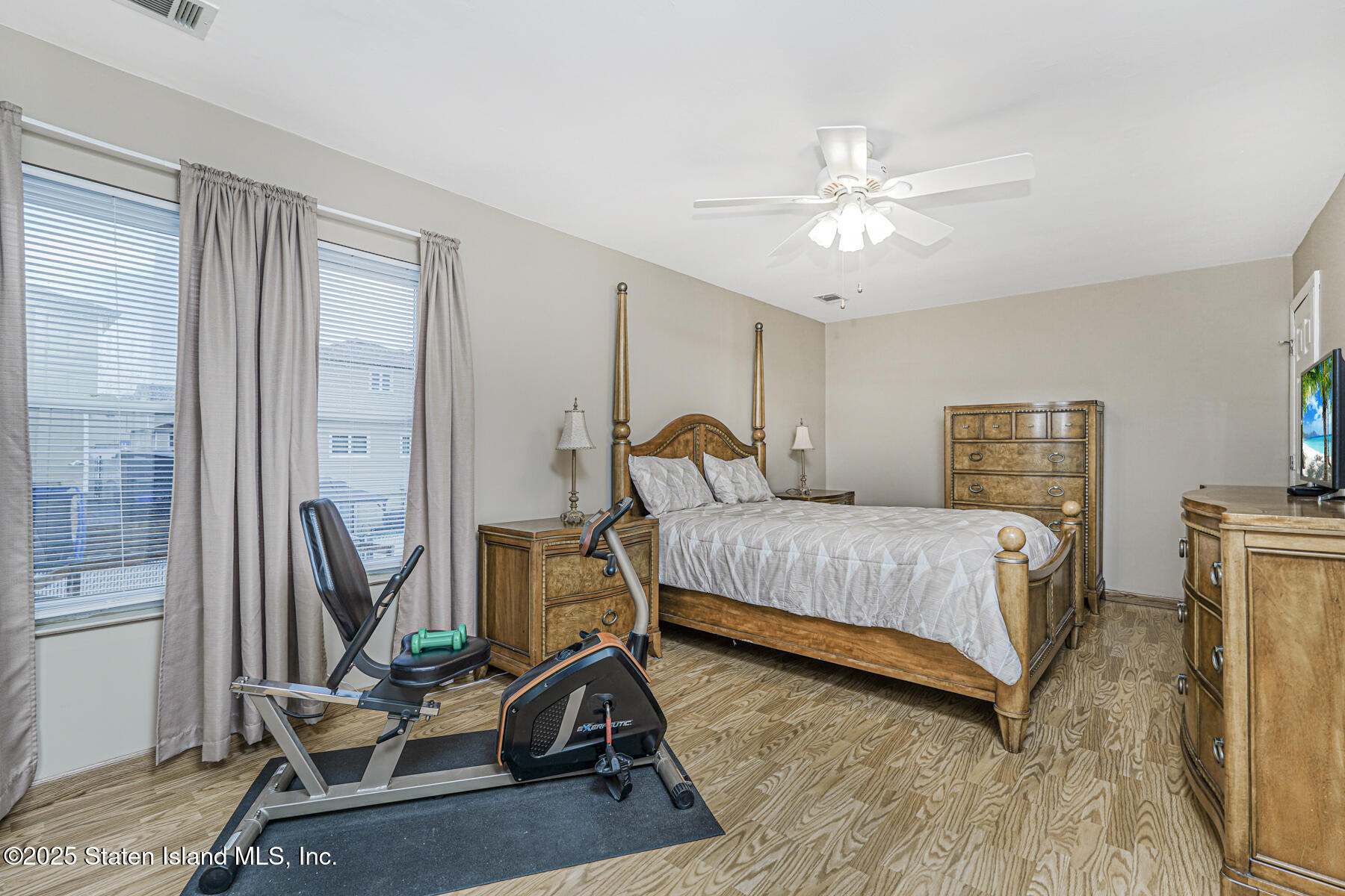 194 Annadale Road Staten Island, NY 10312 - Photo 28 of 45 Photo Dec 02 2025, 1 11 59 PM