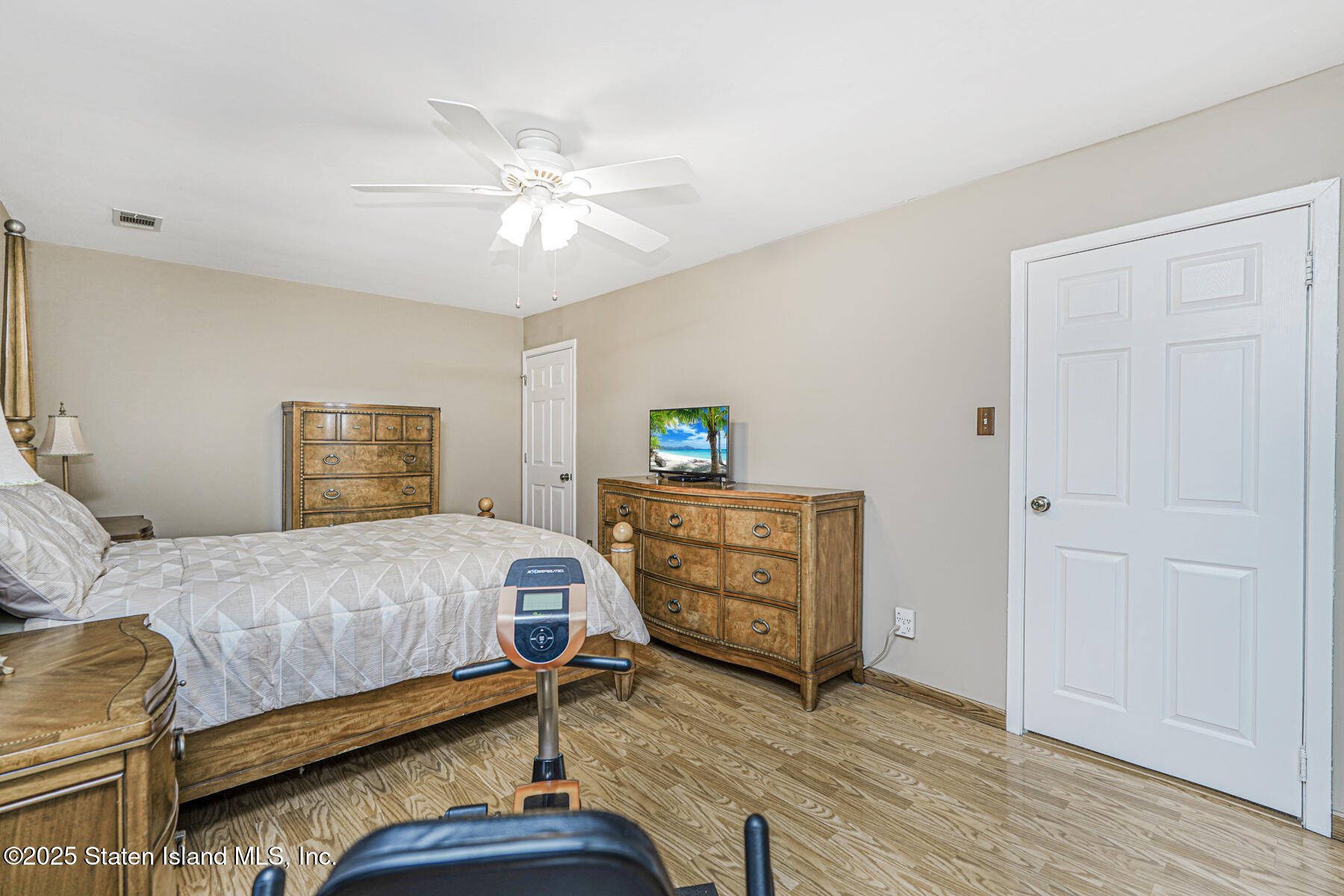 194 Annadale Road Staten Island, NY 10312 - Photo 31 of 45 Photo Dec 02 2025, 1 12 48 PM