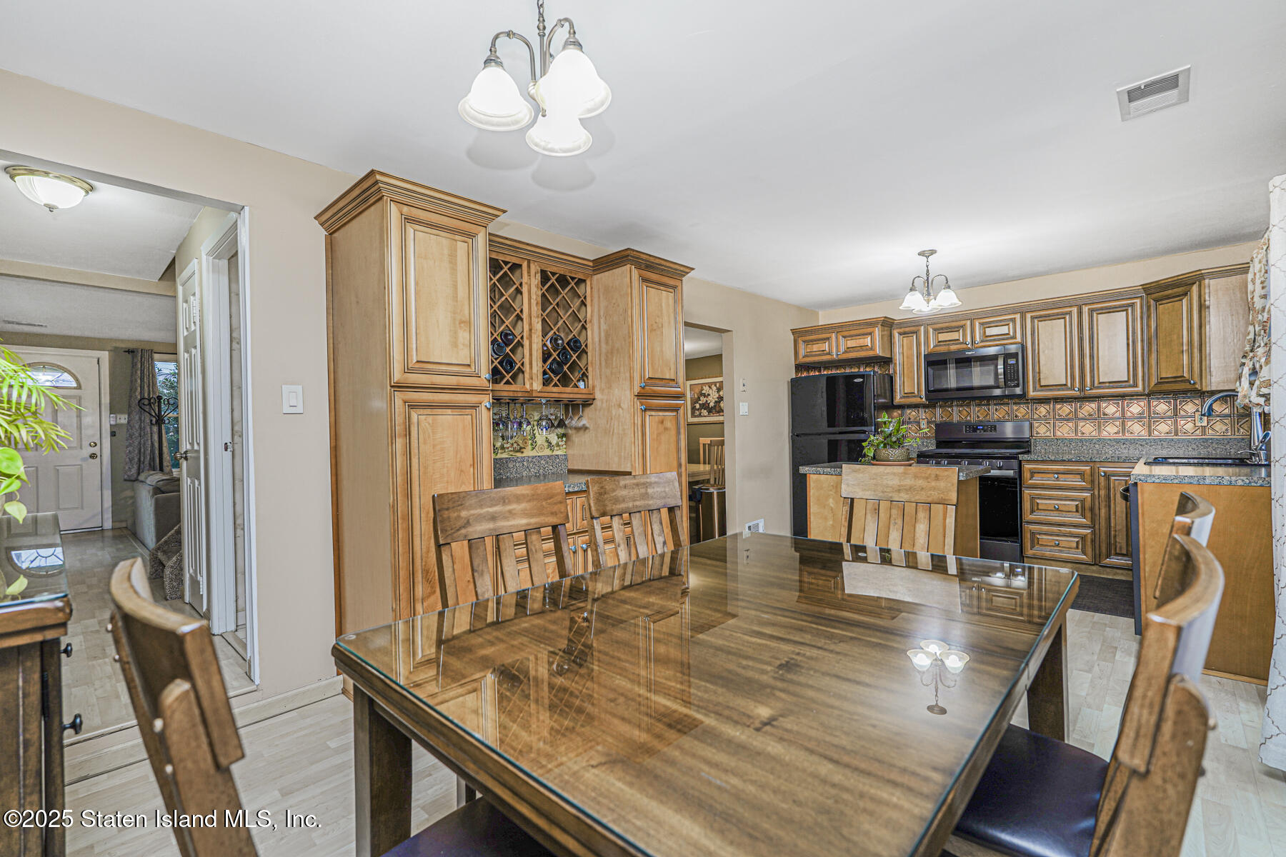 194 Annadale Road Staten Island, NY 10312 - Photo 8 of 45 Photo Dec 02 2025, 1 05 01 PM