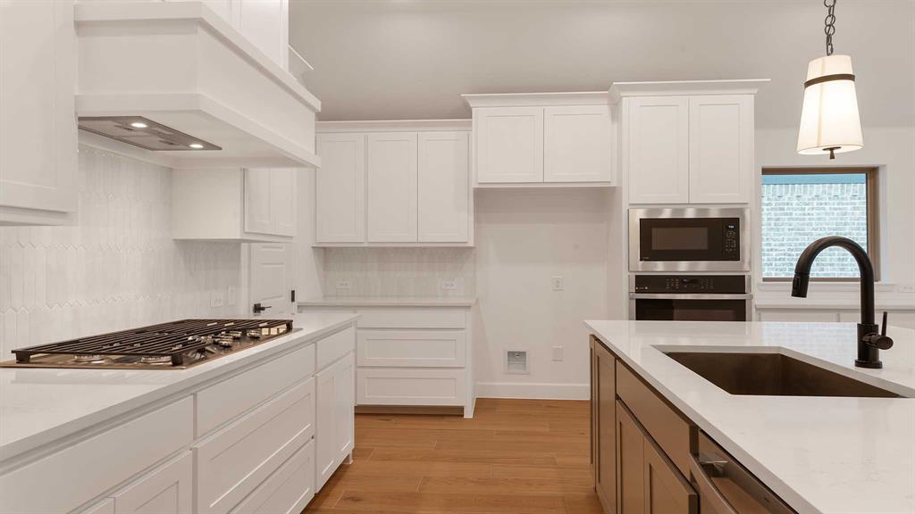 829 Stoney Bridge Way Lavon, TX 75166 - Photo 11 of 35 a kitchen with white cabinets and appliances
