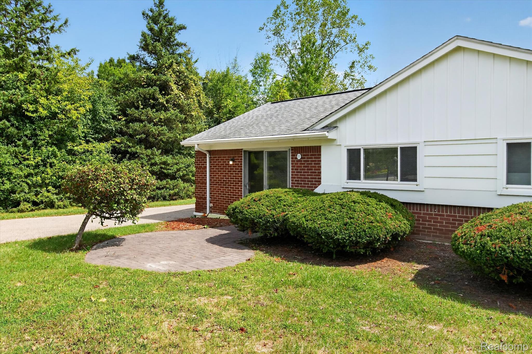 22000 Beck Road, Unit 101 Northville, MI 48167 - Photo 18 of 20 20-22000-Beck-Rd-unit-101-Northville-MI-48167-WindowStill.jpg