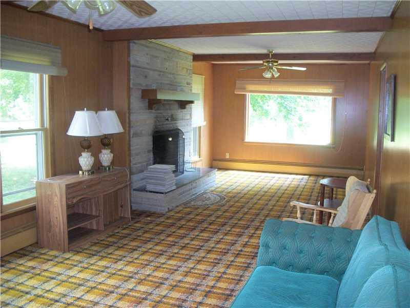 385 Sunset Road Friedens, PA 15541 - Photo 7 of 19 Living Room.