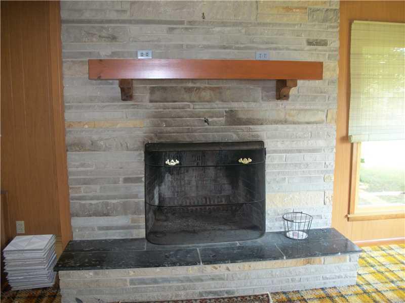 385 Sunset Road Friedens, PA 15541 - Photo 8 of 19 Living Room.