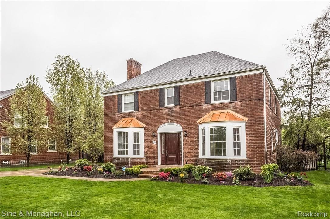843 Pemberton Road Grosse Pointe, MI 48230 - Photo 2 of 52 002-Front_View-4106412-medium.jpg