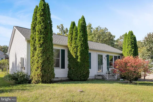 a view of a yard in front of a house
