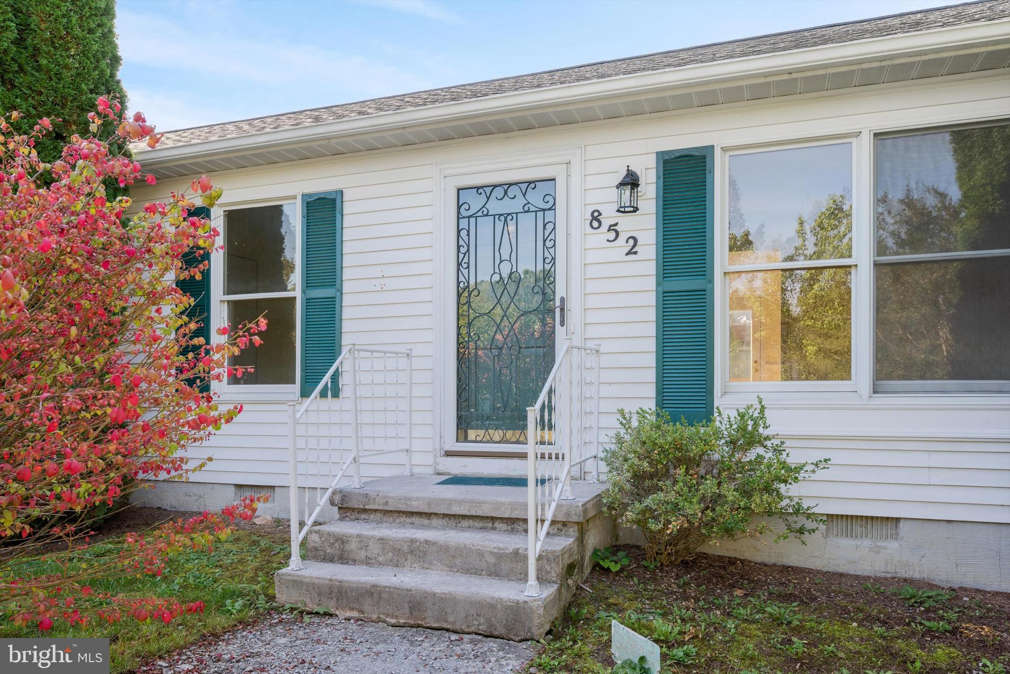 852 Morgan Place Front Royal, VA 22630 - Photo 5 of 36 a front view of a house with a garden