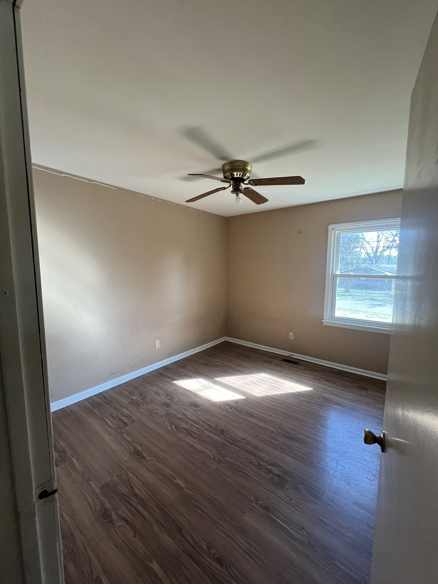 442 Rodney Street Gallatin, TN 37066 - Photo 7 of 21 wooden floor in an empty room with a window