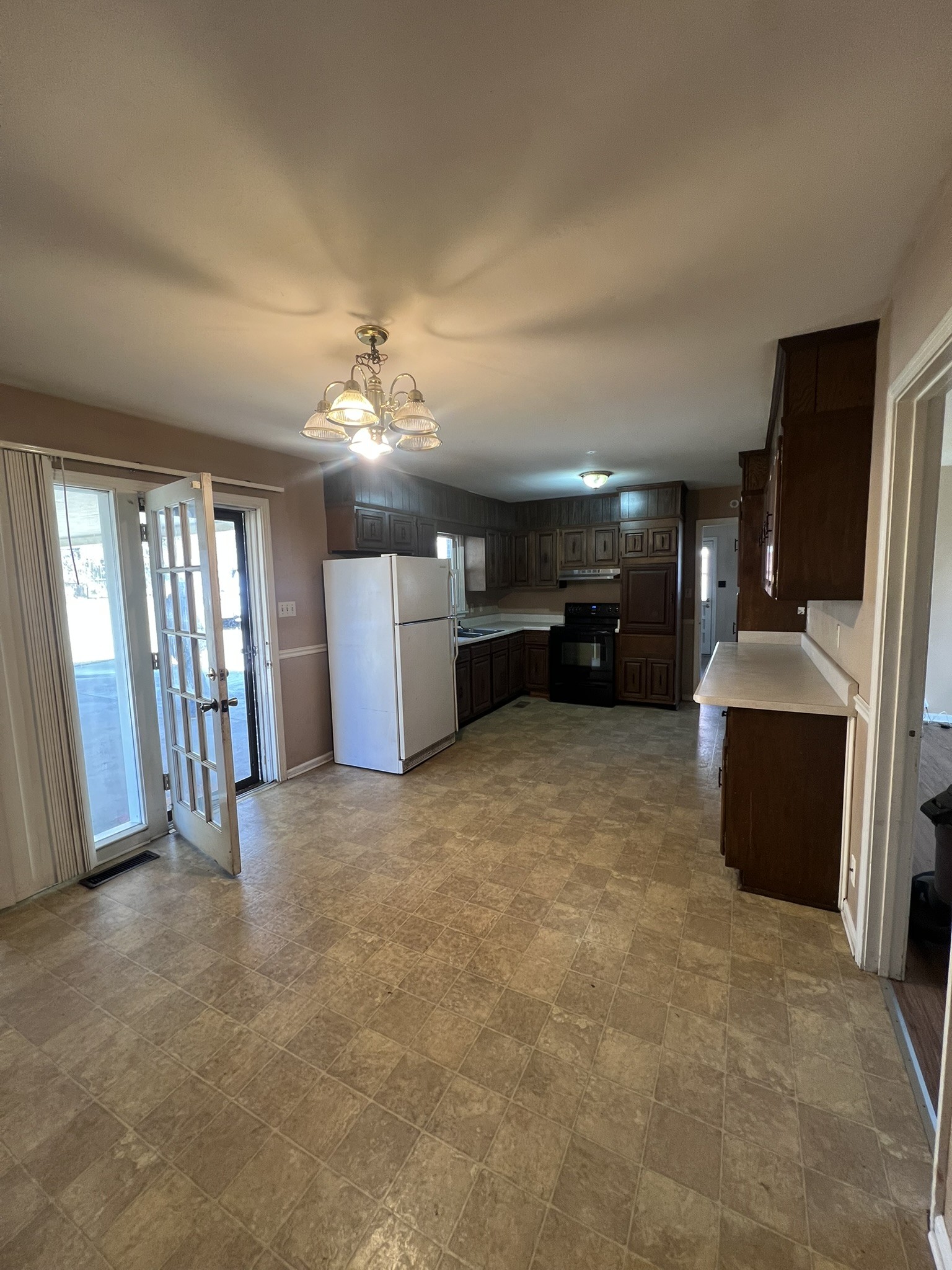 442 Rodney Street Gallatin, TN 37066 - Photo 10 of 21 a view of a livingroom with furniture and a kitchen