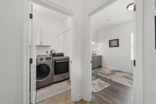 a view of a hall with an empty space