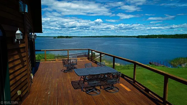 $1,100,000 | 1526 Flag Island, Angle Inlet, MN 56711