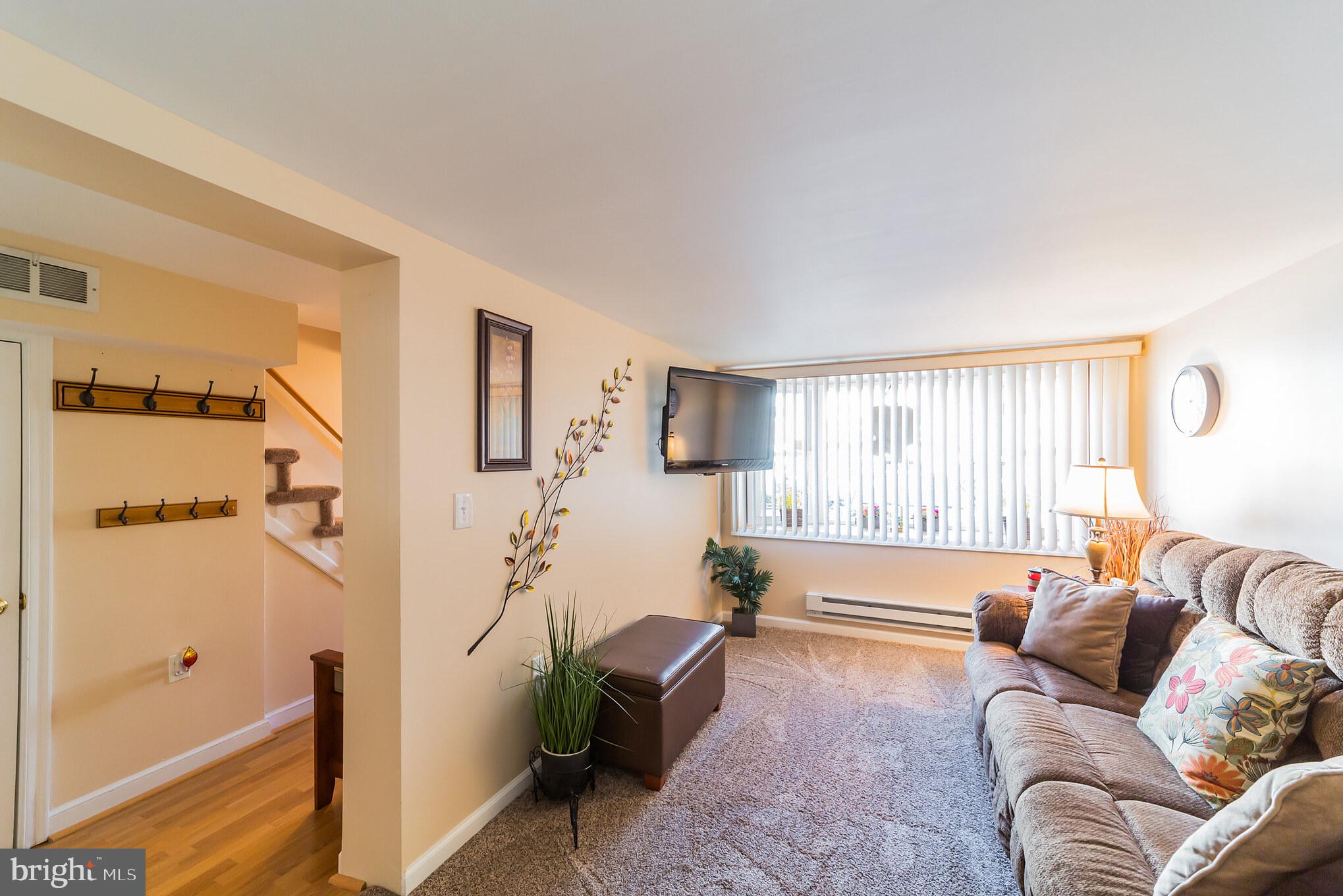 313 Austin Drive Clifton Heights, PA 19018 - Photo 3 of 29