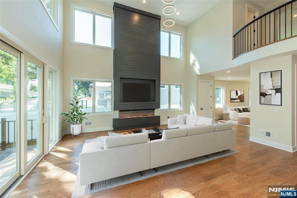 778 Wynetta Place Paramus, NJ 07652 - Photo 5 of 44 Gallery Image 5