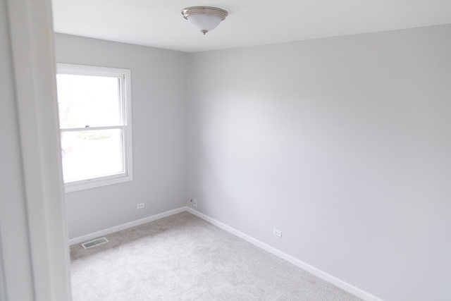 225 Huntingwood Road Matteson, IL 60443 - Photo 9 of 14 an empty room with a window