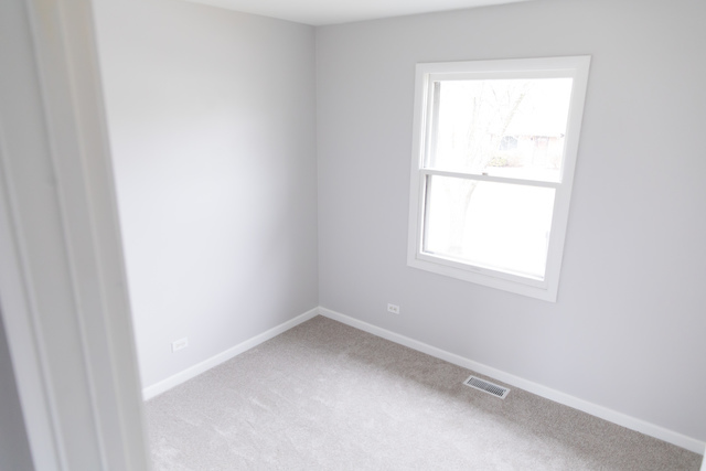 225 Huntingwood Road Matteson, IL 60443 - Photo 10 of 14 an empty room with a window