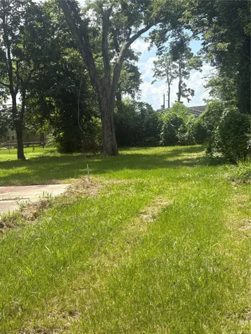 a yard with swimming pool and green space