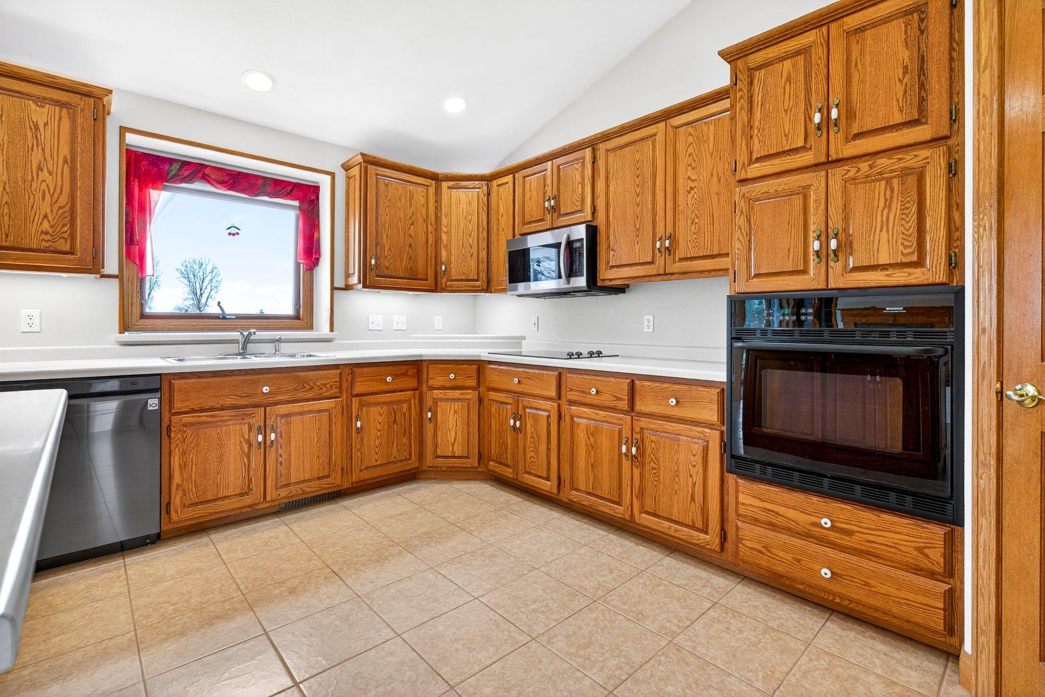 4665 West Edgewood Drive Appleton, WI 54913 - Photo 23 of 74
