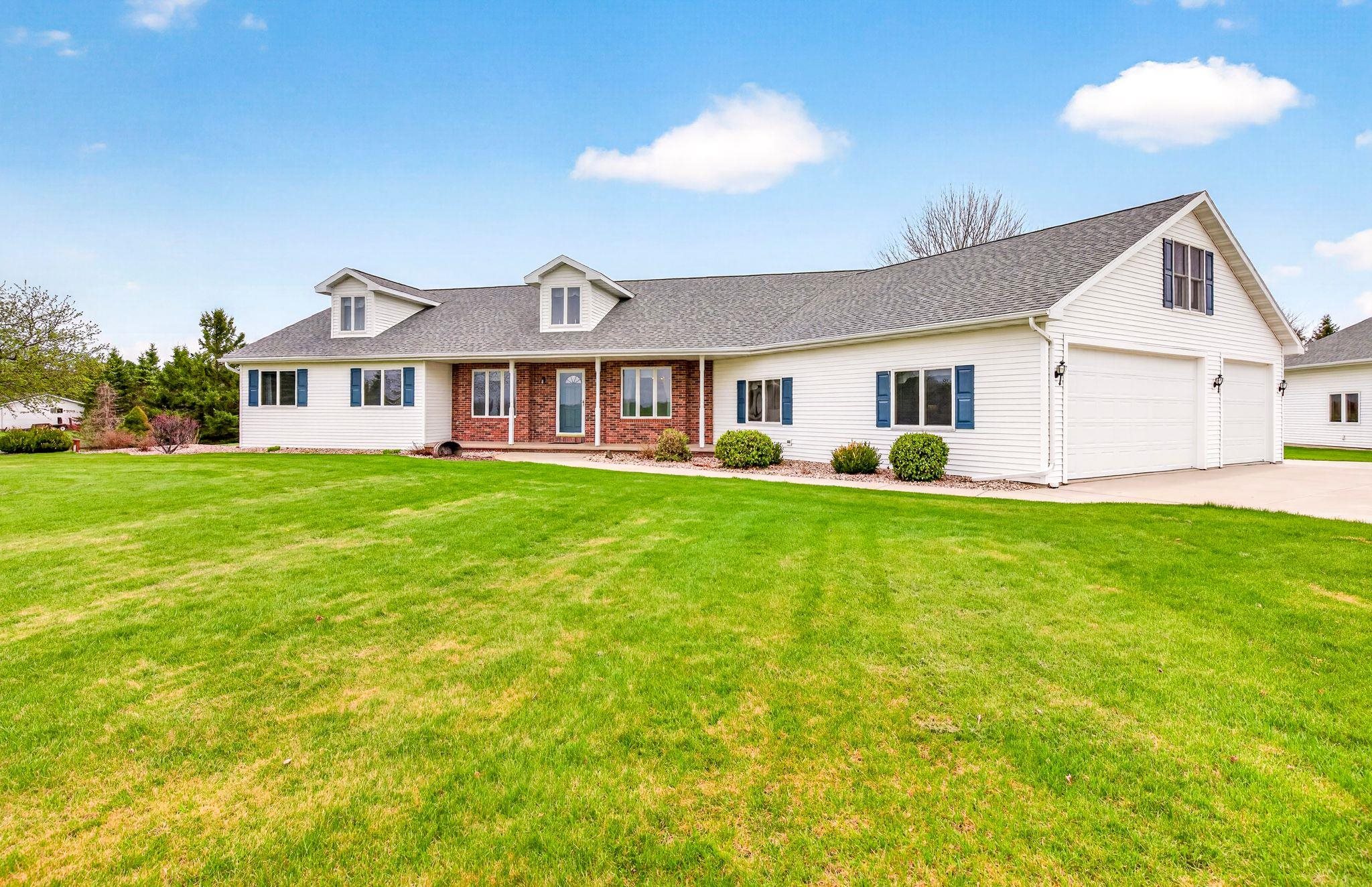 4665 West Edgewood Drive Appleton, WI 54913 - Photo 4 of 74