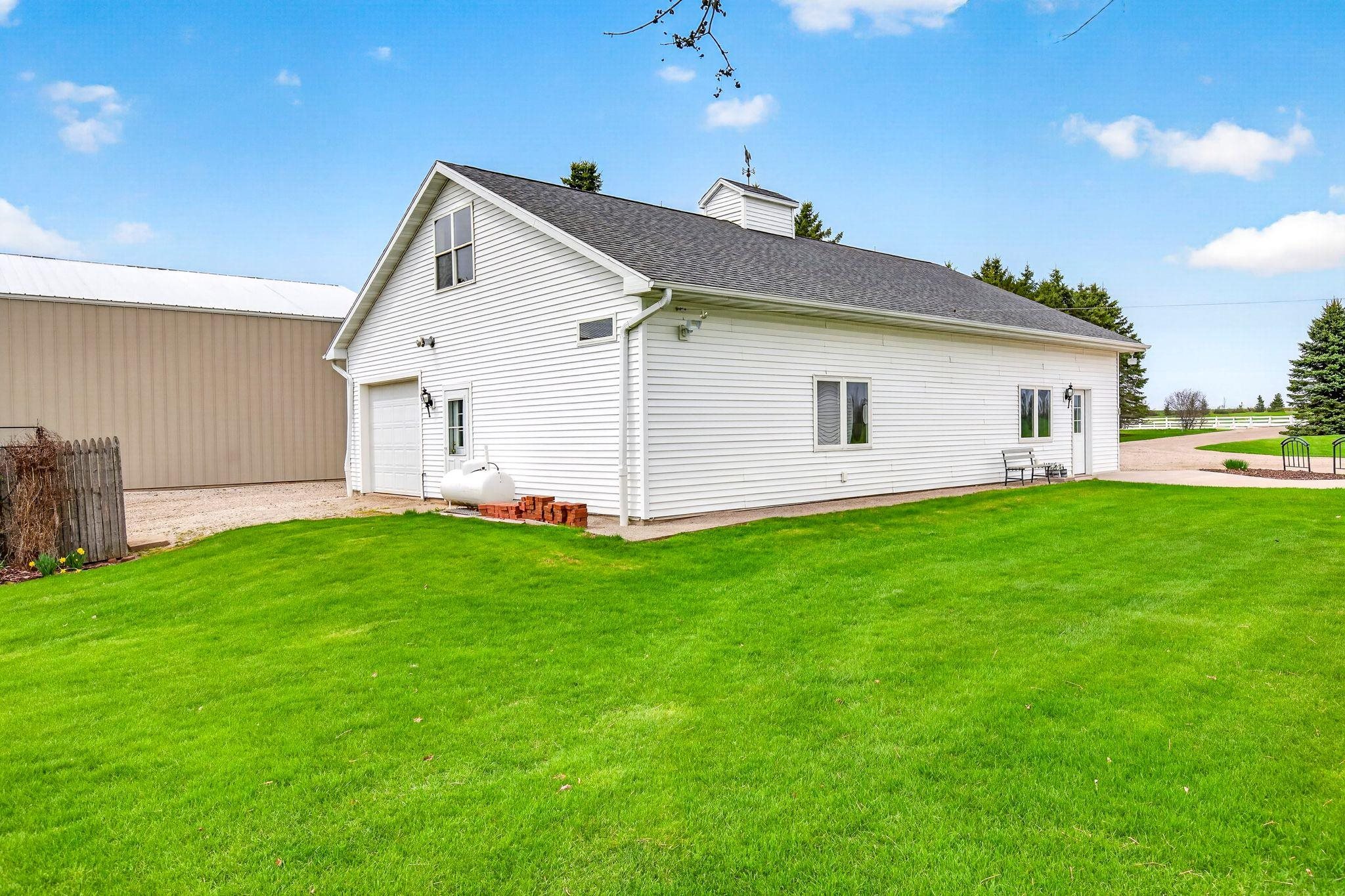 4665 West Edgewood Drive Appleton, WI 54913 - Photo 5 of 74