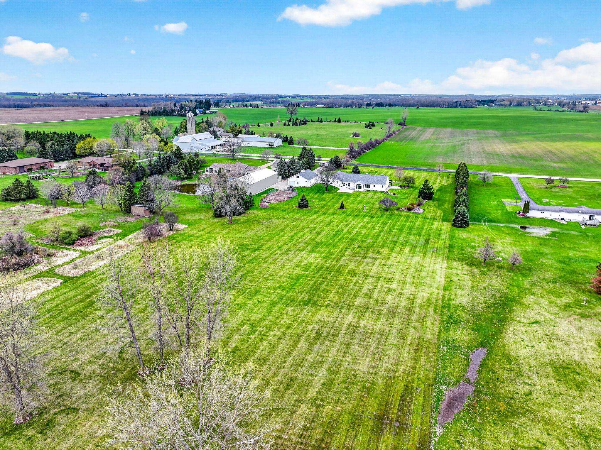 4665 West Edgewood Drive Appleton, WI 54913 - Photo 9 of 74