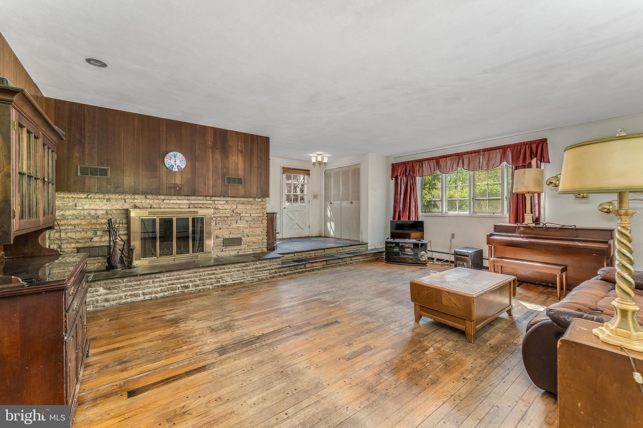 1556 River Road Titusville, NJ 08560 - Photo 7 of 38 Living rm of in-law suite in red home