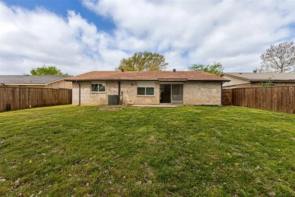 a view of a house with a backyard