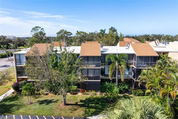 an aerial view of a house with yard and lake view