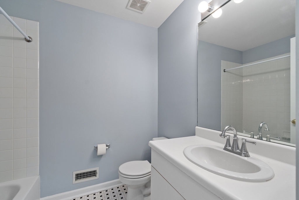 807 Gazebo Circle, Unit 807 Reading, MA 01867 - Photo 12 of 14