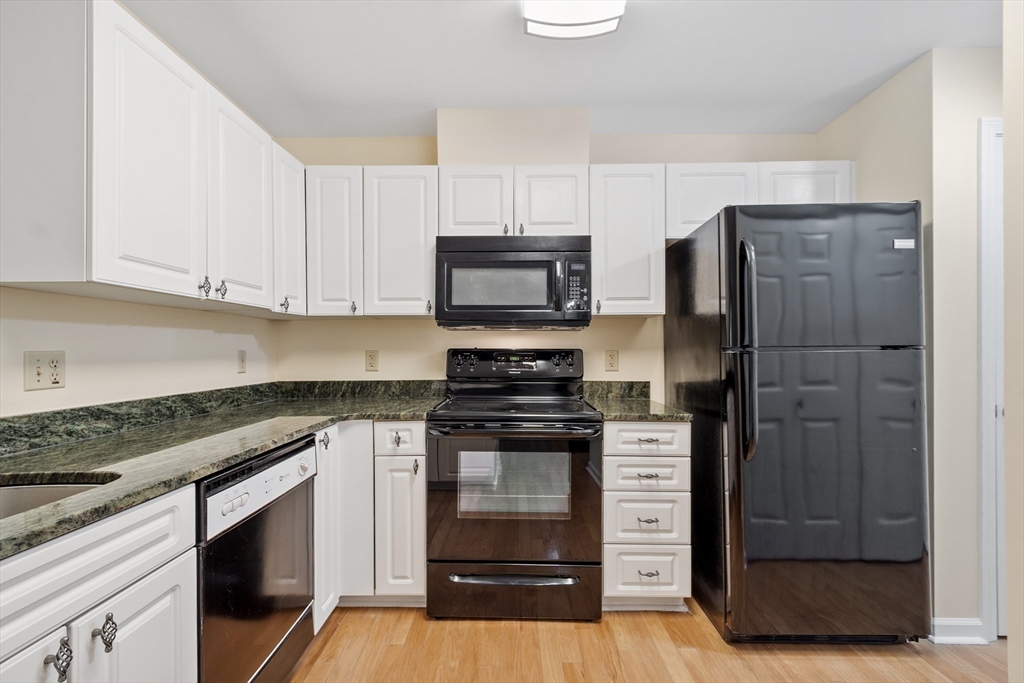 807 Gazebo Circle, Unit 807 Reading, MA 01867 - Photo 8 of 14