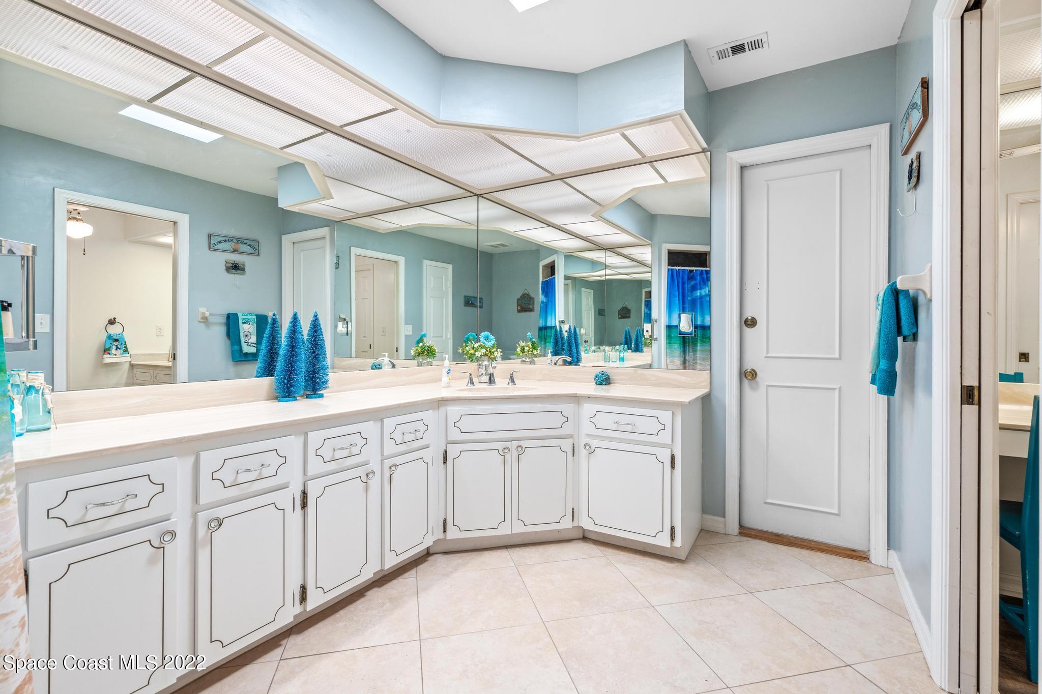 257 Del Monte Road Sebastian, FL 32958 - Photo 21 of 28 MASTER BATH 2