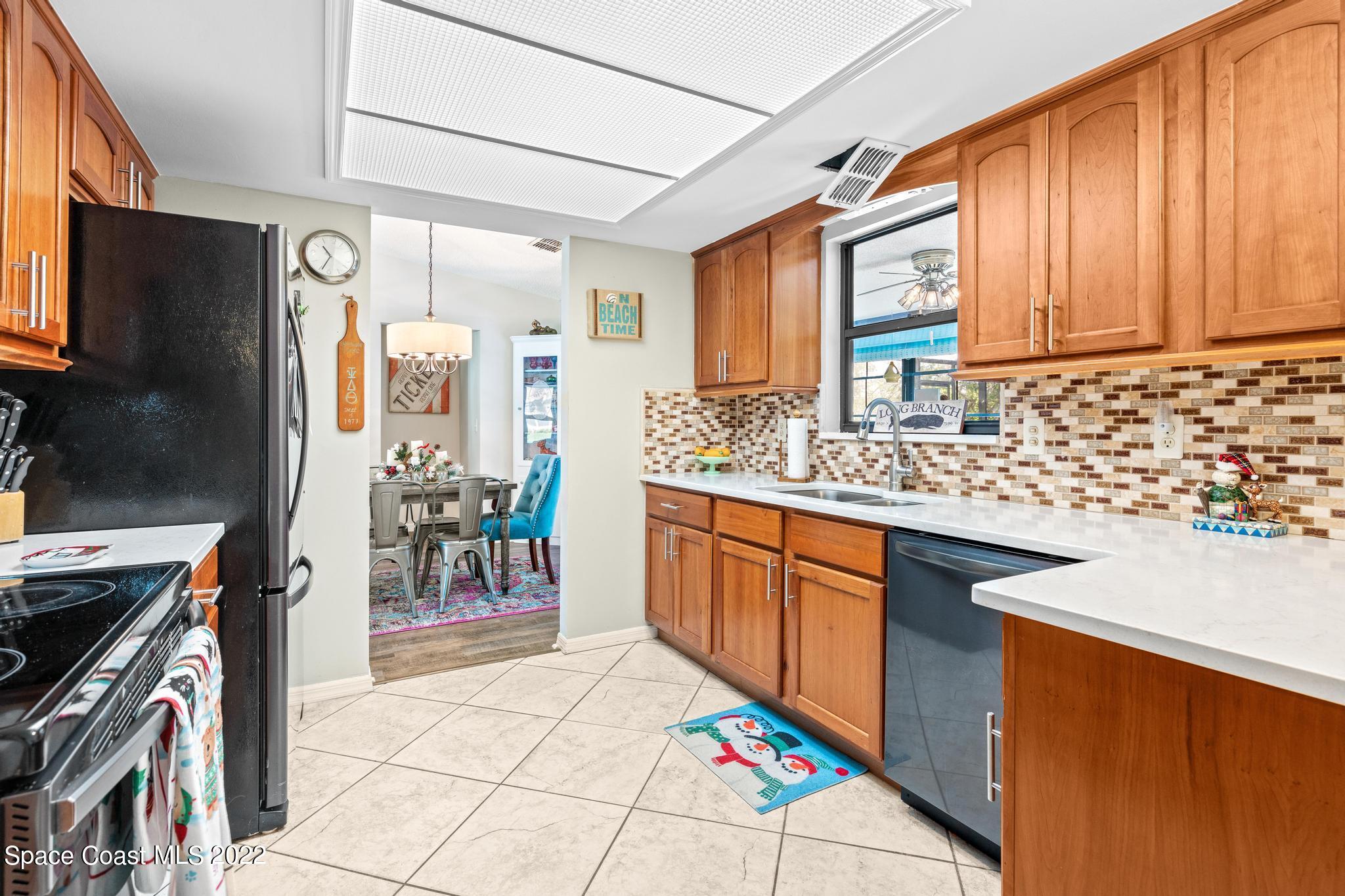 257 Del Monte Road Sebastian, FL 32958 - Photo 9 of 28 KITCHEN 2