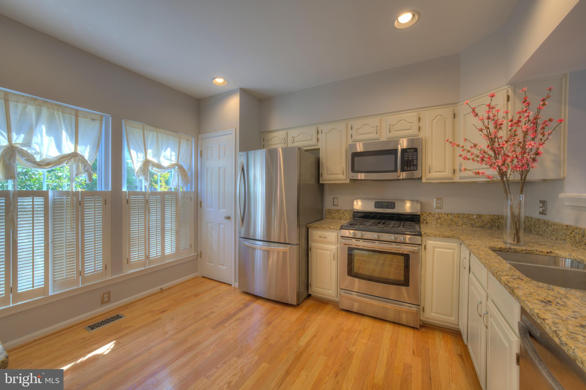 1384 Park Garden Lane Reston, VA 20194 - Photo 4 of 50