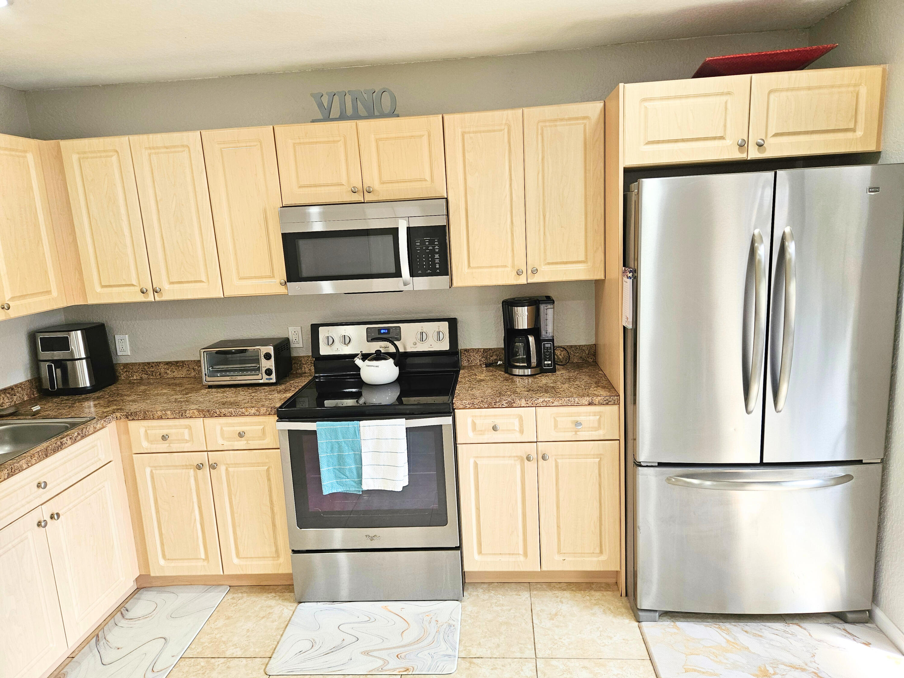 520 Southridge Road Delray Beach, FL 33444 - Photo 12 of 13 520 SOUTH FULL KITCHEN