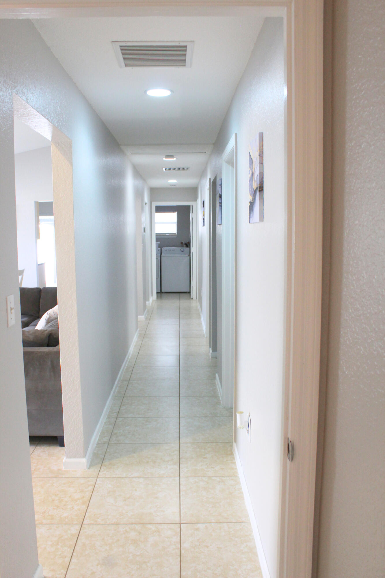 520 Southridge Road Delray Beach, FL 33444 - Photo 9 of 13 50 hall way9