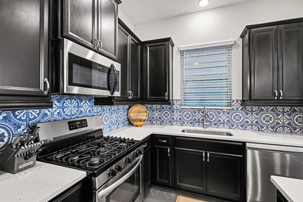 2007 Tarfite Place Houston, TX 77077 - Photo 10 of 28