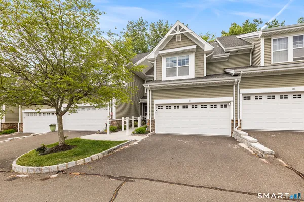 $589,000 | 9 Bristol Terrace, Unit 9, Danbury, CT 06810